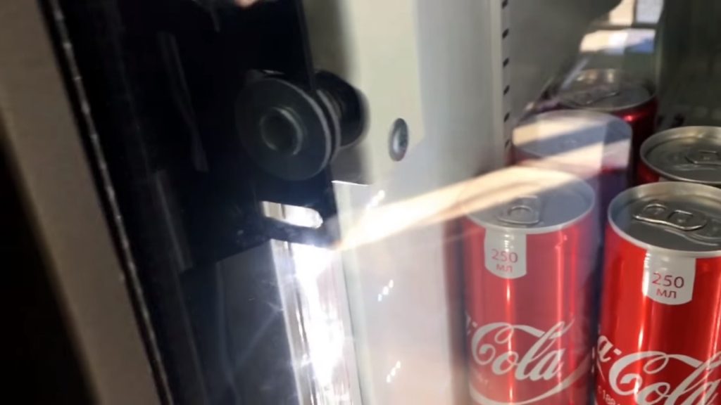 Uzaktan kumanda ve anahtar olmadan bir Pepsi veya Coca-Cola buzdolabı nasıl açılır - eylem algoritması