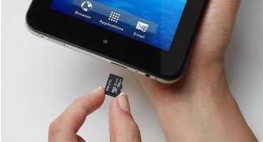 USB flash sürücüyü tablete bağlarız